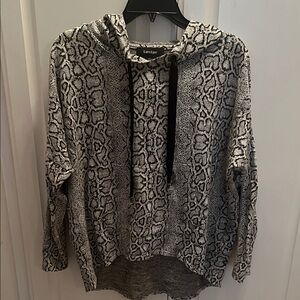 Karen Kane Snakeskin Hoodie Top Hi Low Hem Small